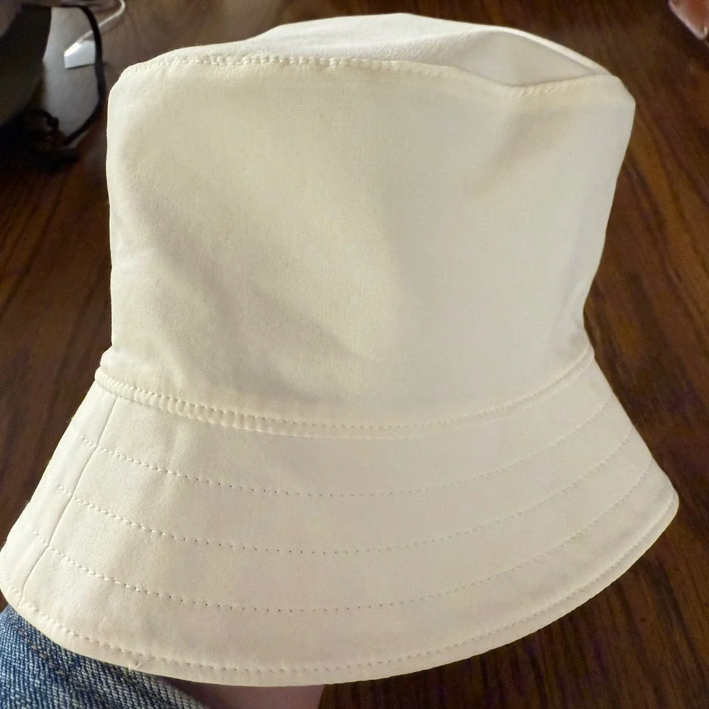 Lululemon‎ Reversible Bucket Hat White Gray Abstract Print Festival Travel